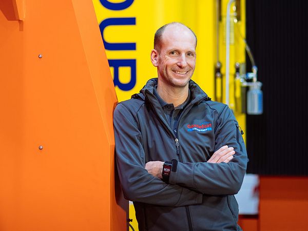 Distributor Distributor